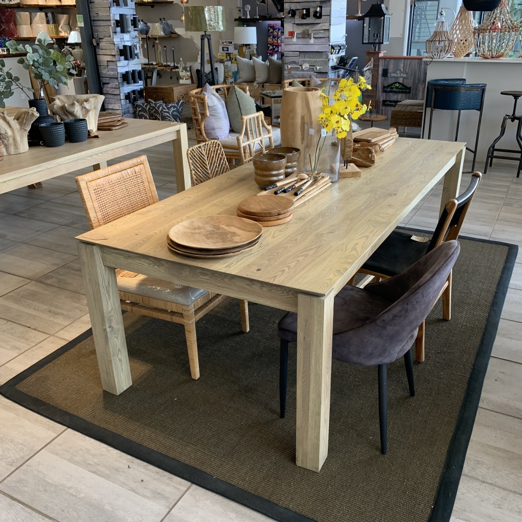 Klue Dining Table - Image 8