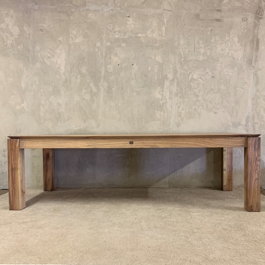 Klue Dining Table