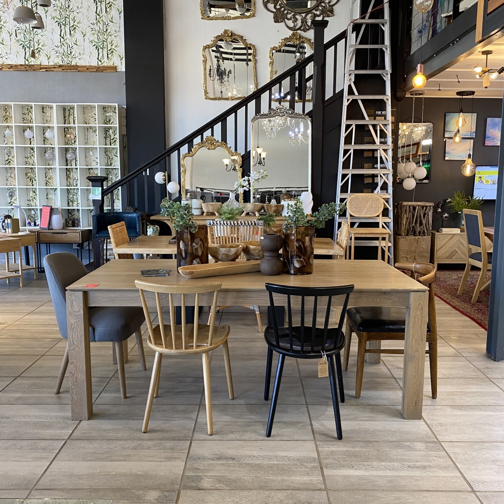 Klue Dining Table - Image 3