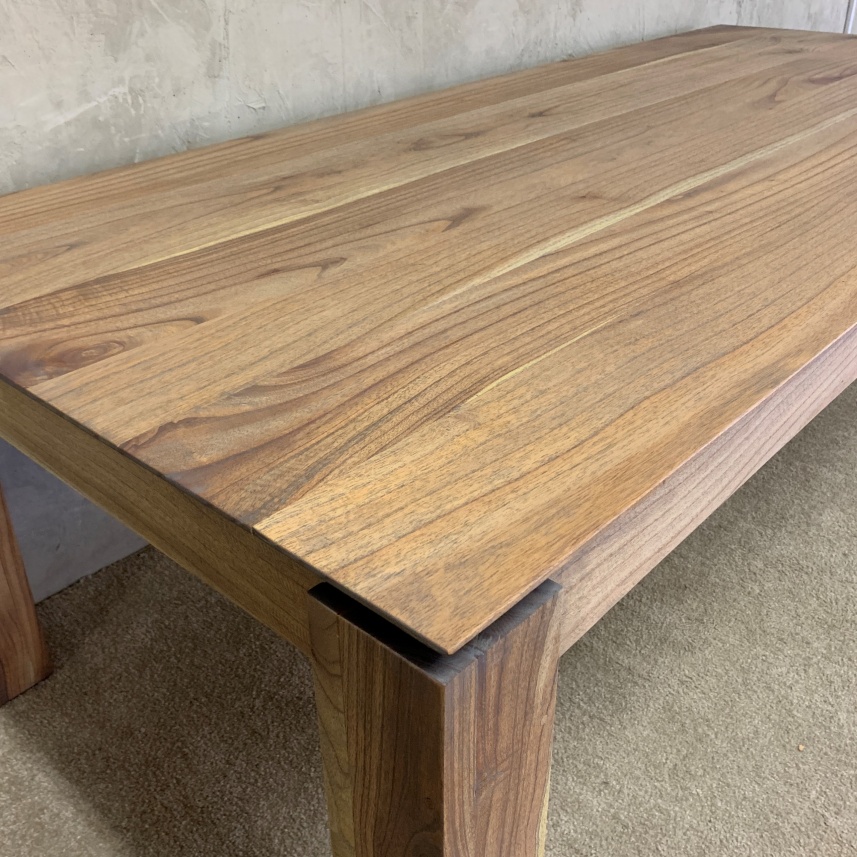 Klue Dining Table - Image 6