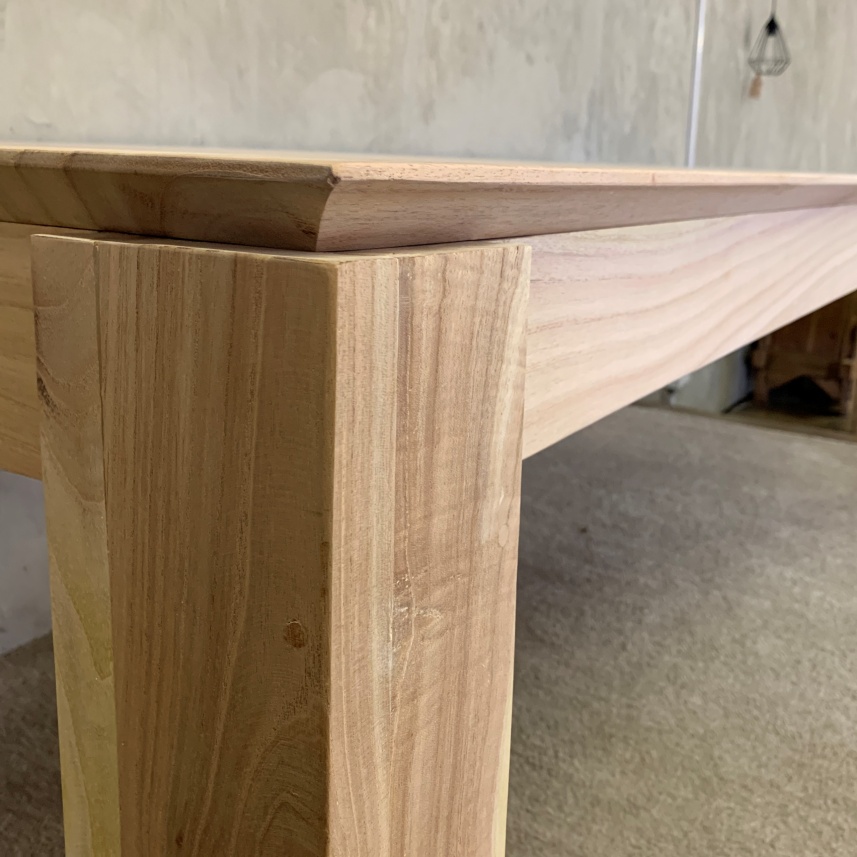 Klue Dining Table - Image 5